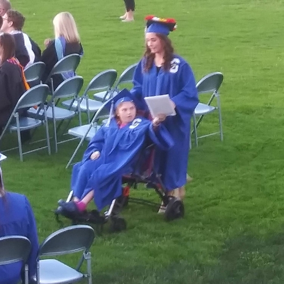 Meet your Posher, Christine 🌞🌻 - Picture 8 of 14